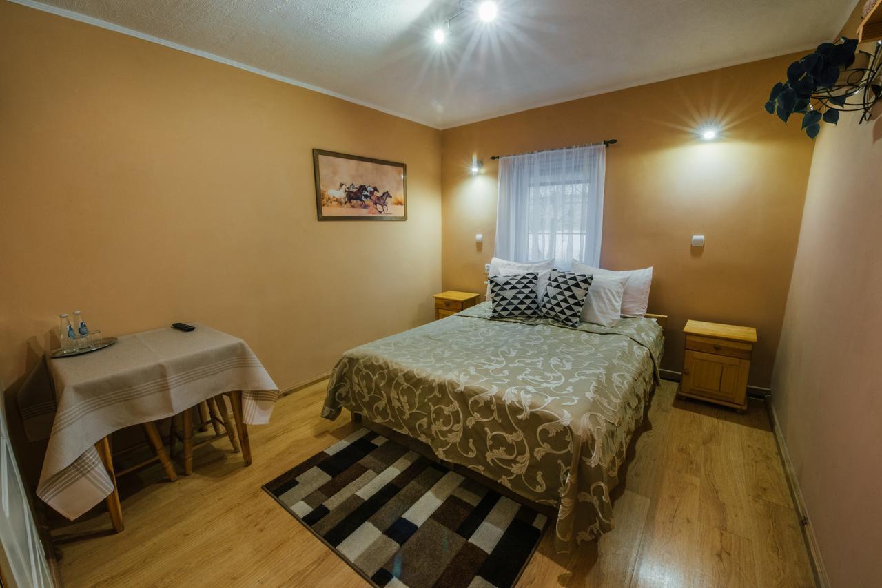Hotel Orzel Замосць Экстерьер фото